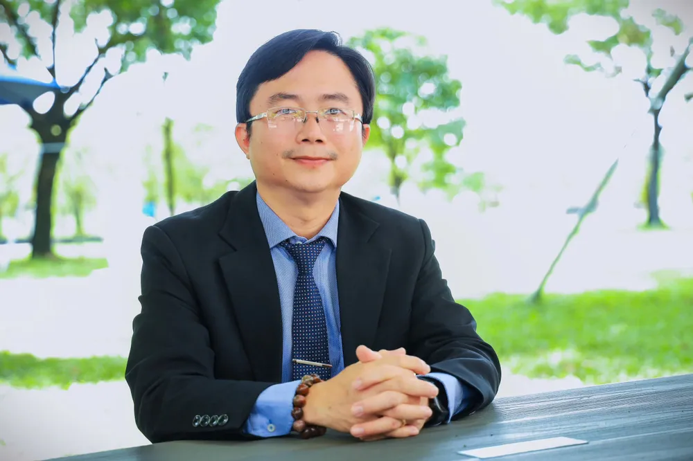 PGS-TS Đỗ Phú Trần Tình, Viện trưởng Viện Phát triển chính sách ĐHQG-HCM, Trường ĐH Kinh tế - Luật. P4+5-Do-Phu-Tran-Tinh.jpg