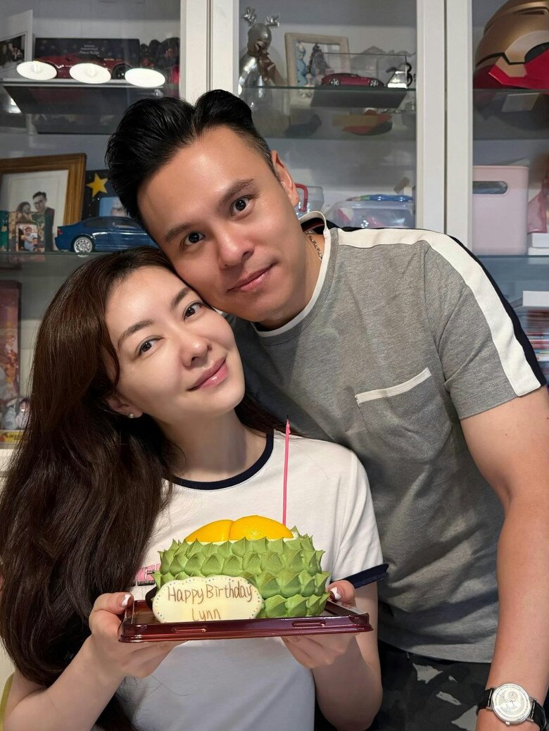 Hùng Đại Lâm đón sinh nhật tuổi 45 bên ông xã.