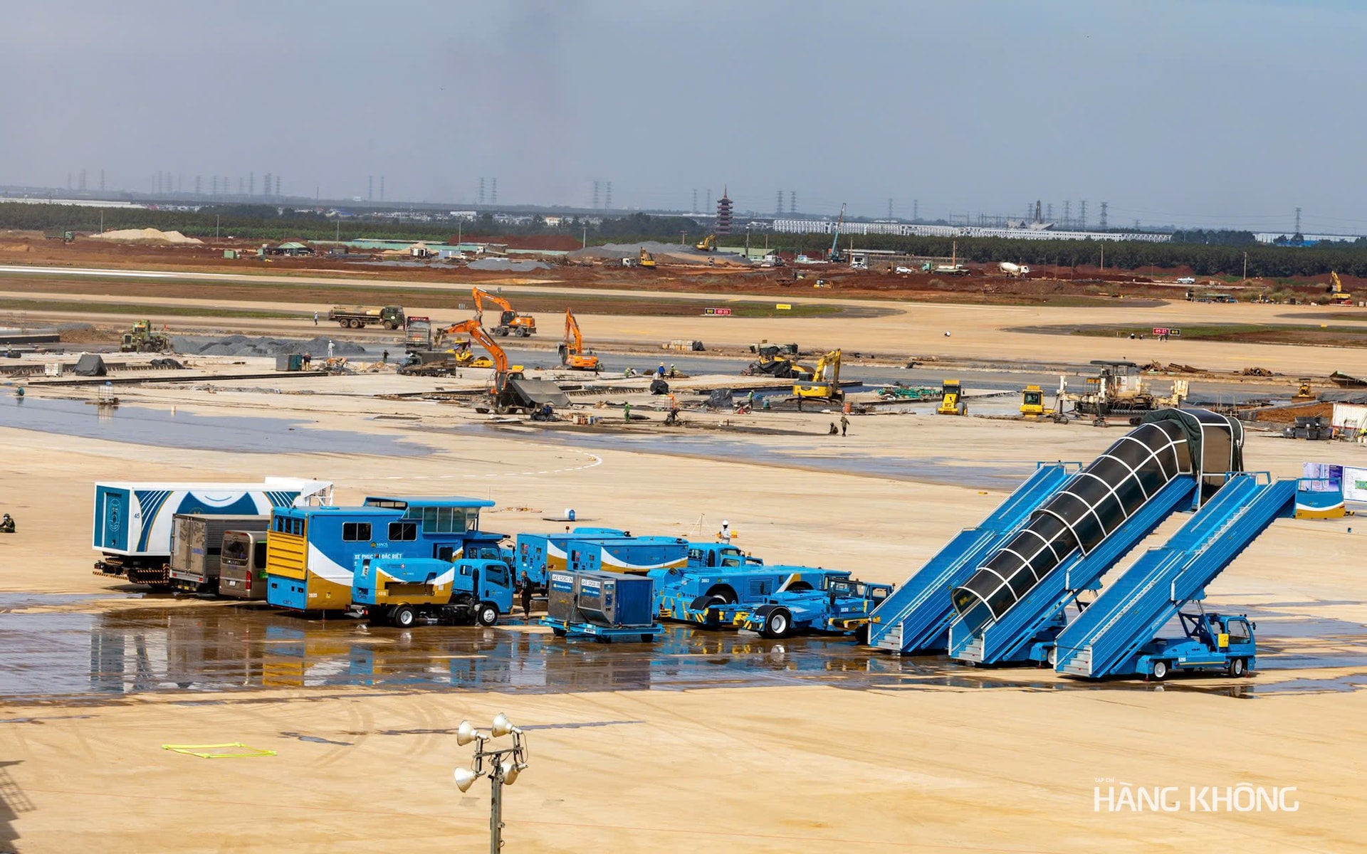 Thời khắc lịch sử: Siêu máy bay hạ cánh thành công, chính thức 'xông đất' sân bay 16 tỷ USD của Việt Nam- Ảnh 3. Thời khắc lịch sử: Siêu máy bay hạ cánh thành công, chính thức 'xông đất' sân bay 16 tỷ USD của Việt Nam- Ảnh 3.