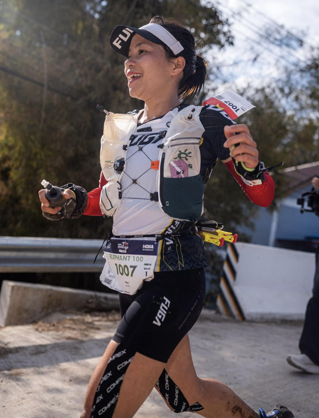 Sieu nhan Ha Thi Hau chinh phuc dinh cao 100