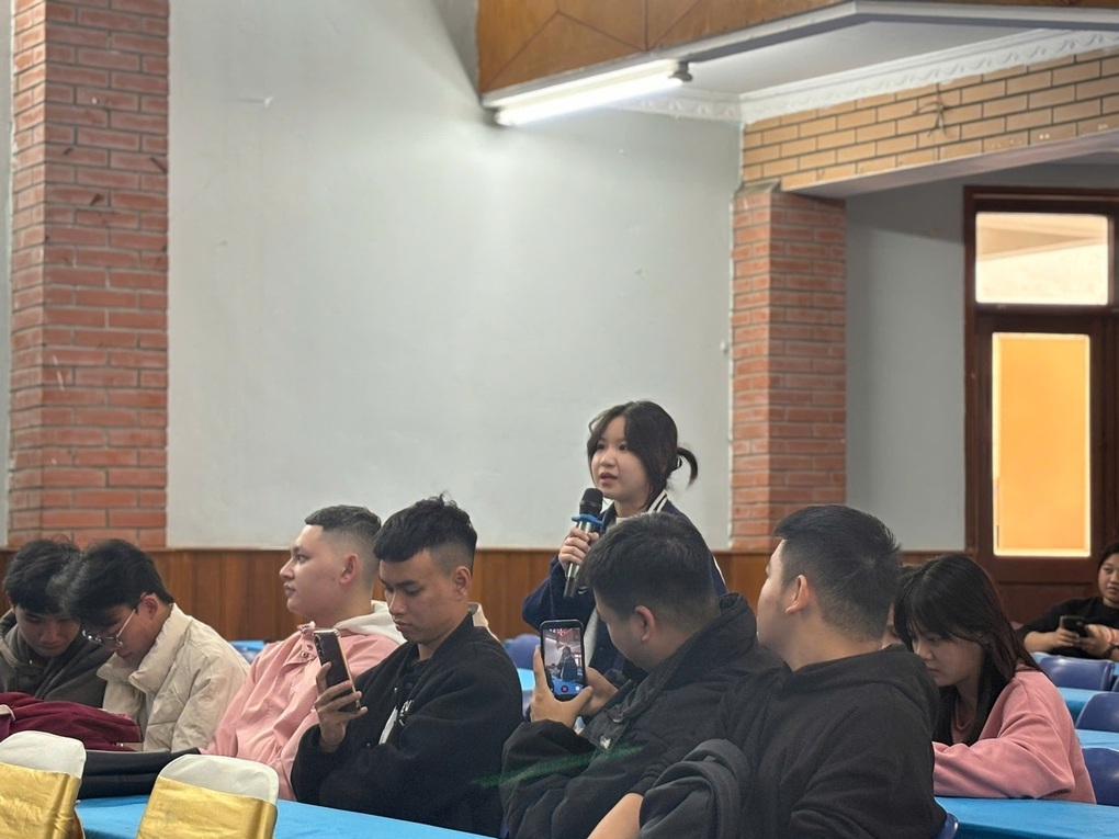 Sinh viên Cao đẳng Du lịch Hà Nội vẫn chưa nhận được tiền A80 đợt 2 - 1