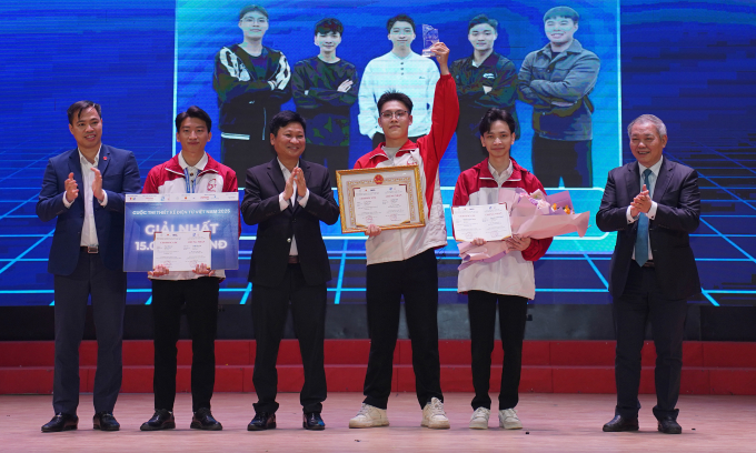 Đội IDS PTIT giành giải nhất VEDC 2025. Ảnh: REV