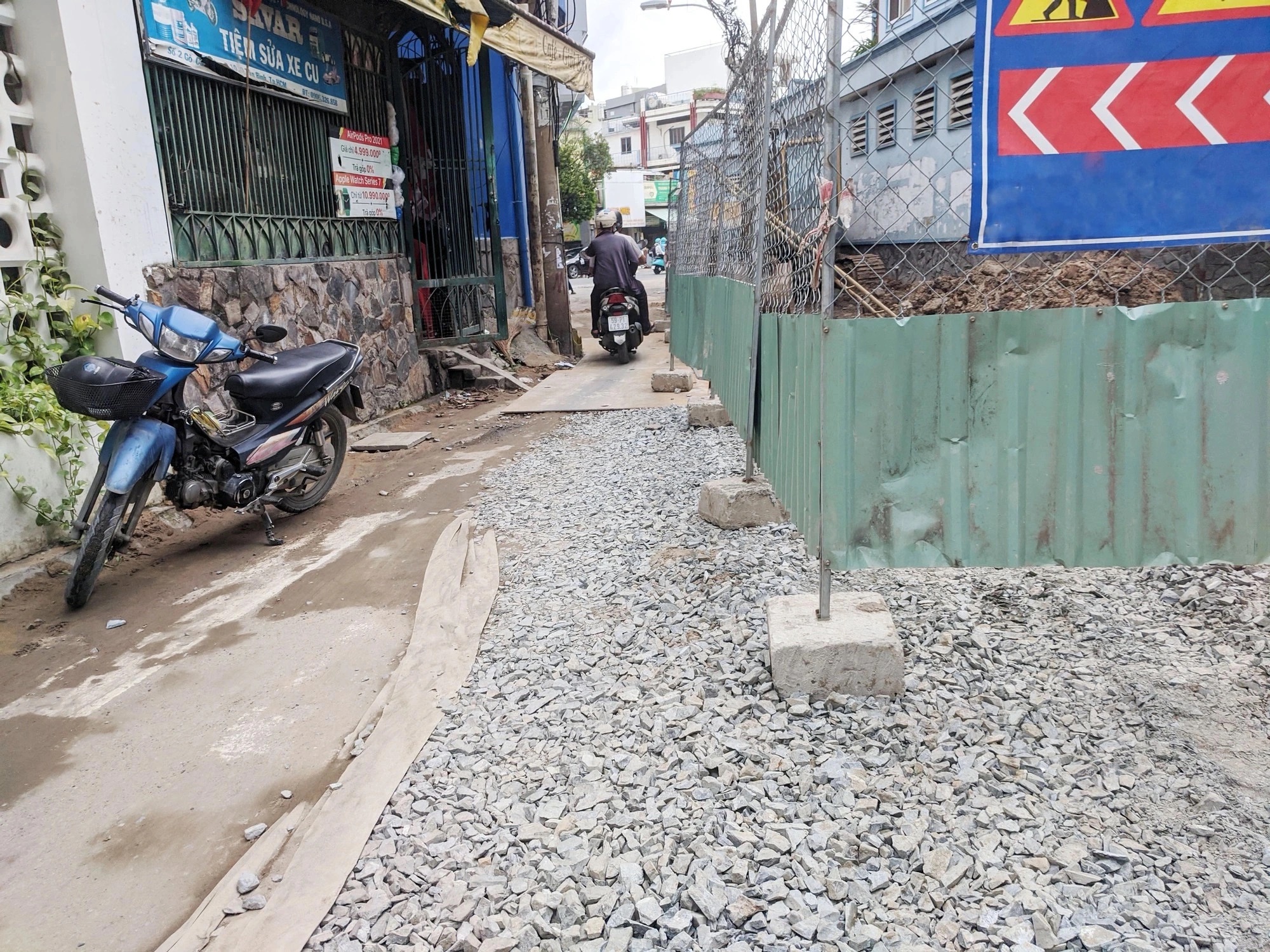 Cuối năm lại đào đường, sửa vỉa hè: Sở Xây dựng TP.HCM nói gì?- Ảnh 1.