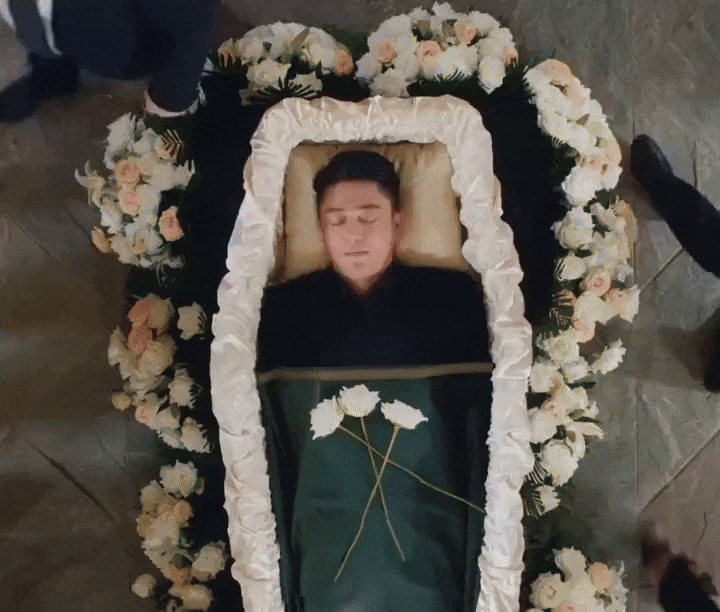 Sốc với hình ảnh Hoắc Kiến Hoa tự tổ chức đám ma cho mình- Ảnh 1.