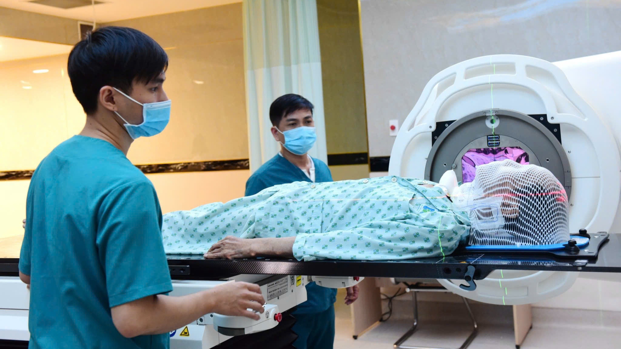 Sớm miễn viện phí cho bệnh nhân ung thư và suy thận, cần lộ trình nhưng không nên trì hoãn 1 viện phí - Ảnh 1.