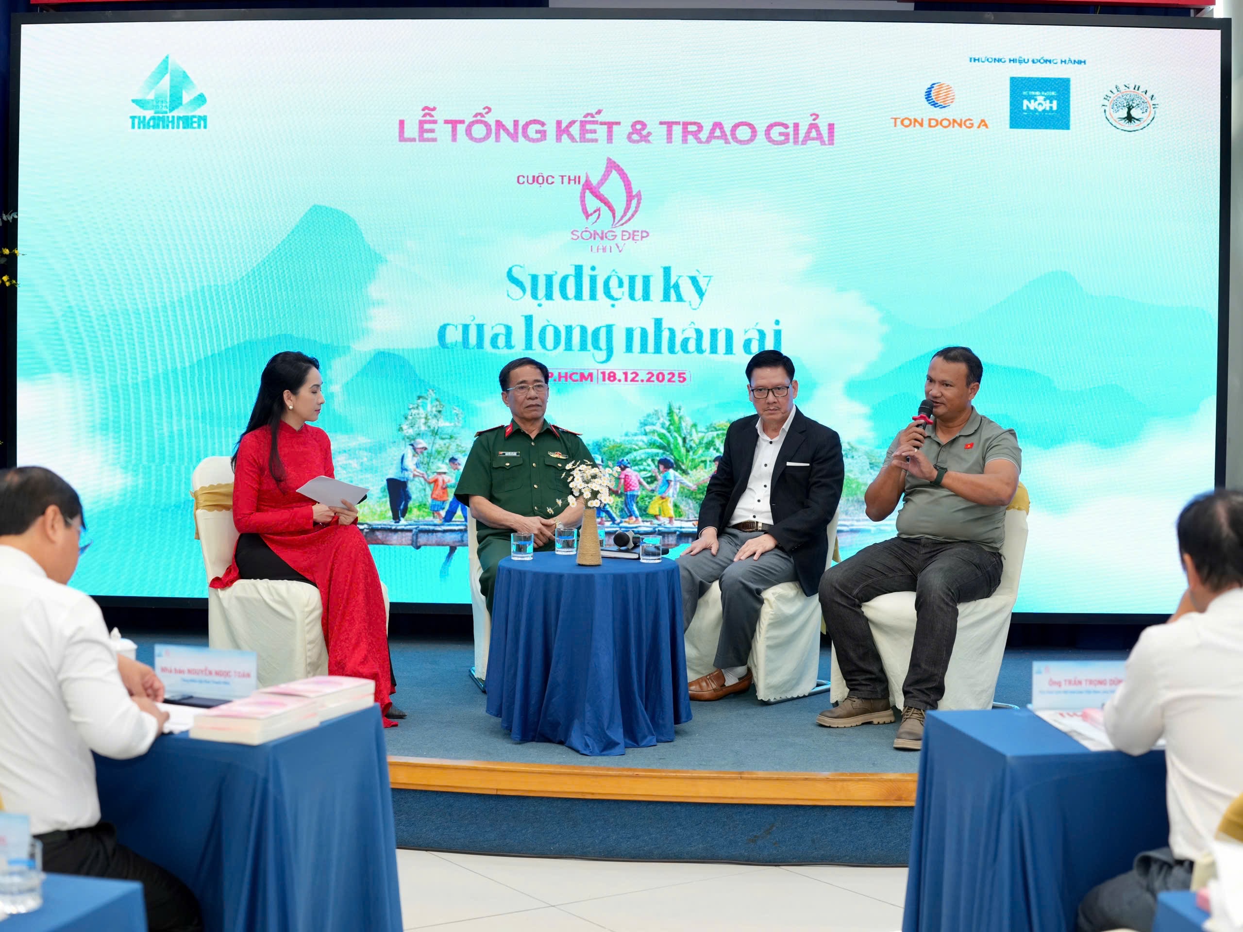 'Sống đẹp không phải là điều gì quá lớn lao...' 1 Sống đẹp không phải là điều gì lớn lao... - Ảnh 1.