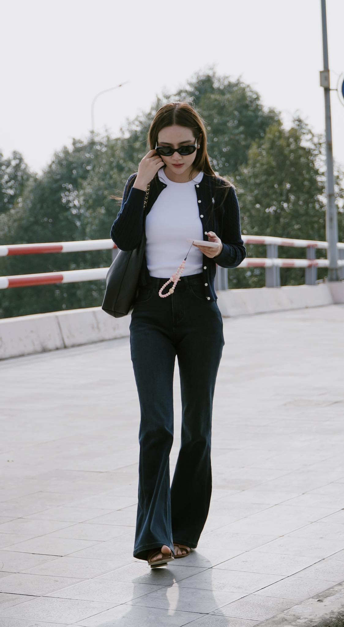 Phong cách Huyền Lizzie: Đơn giản mà sang cho mùa đông thêm ấn tượng - Ảnh 1. Phong cách Huyền Lizzie: Đơn giản mà sang cho mùa đông thêm ấn tượng - Ảnh 1.