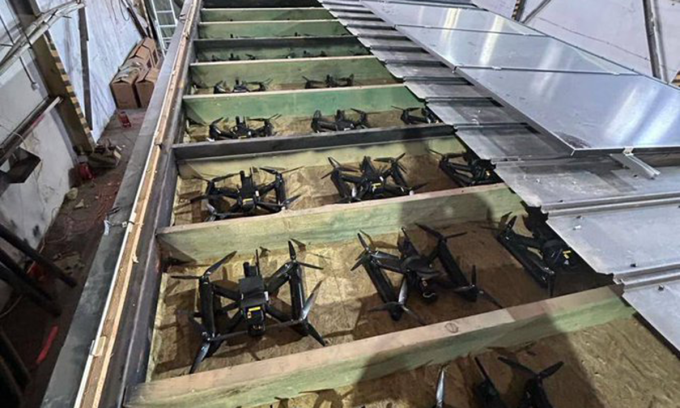 Drone FPV Ukraine cất trong thùng gỗ trước cuộc tấn công. Ảnh: Ukrainska Pravda
