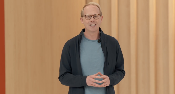 Phó chủ tịch Google kiêm Giám đốc Google Labs Josh Woodward tại Google I/O 2023. Ảnh: Google/YouTube