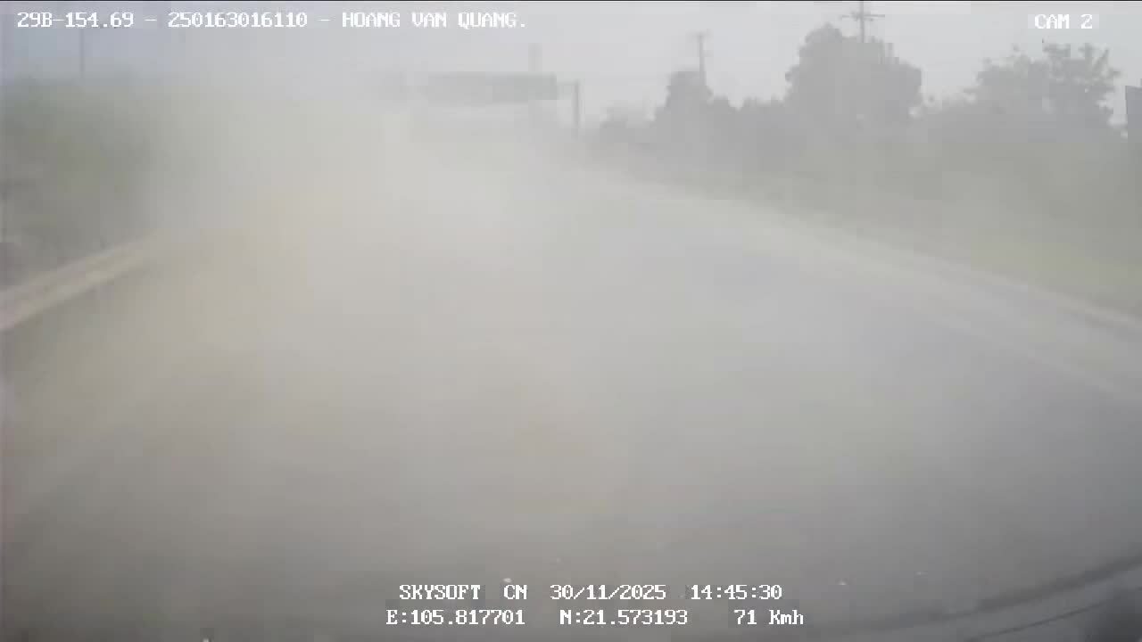 Không rõ tầm nhìn, lái xe vẫn phóng hơn 70 km/h