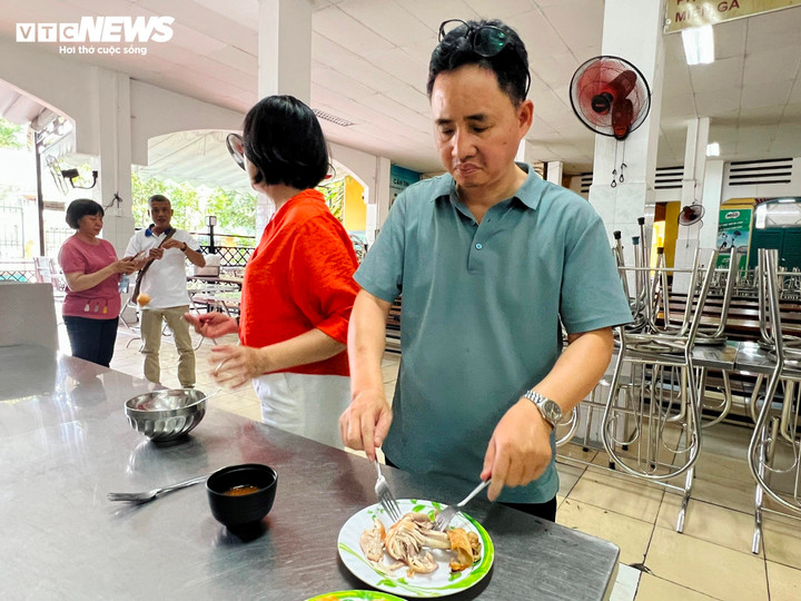 Suất ăn 38.000 đồng bị tố ít, trường nói học sinh có thể mua thêm thức ăn- Ảnh 2.