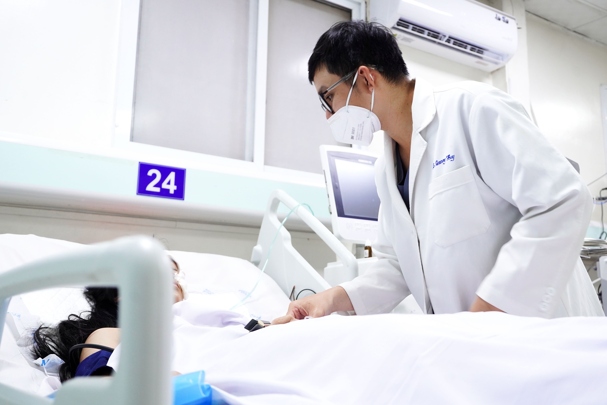 Sức khỏe 2 bệnh nhân trong vụ cháy quán bún ốc ở TP.HCM đã ổn định - Ảnh 1.