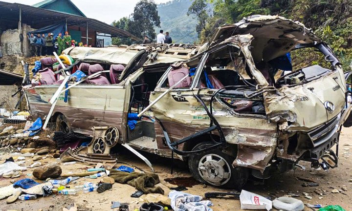 Sức khỏe 9 nạn nhân bị thương trong vụ lật xe chở đoàn thiện nguyện hiện ra sao? 1 Hiện trường nơi xảy ra vụ tai nạn.