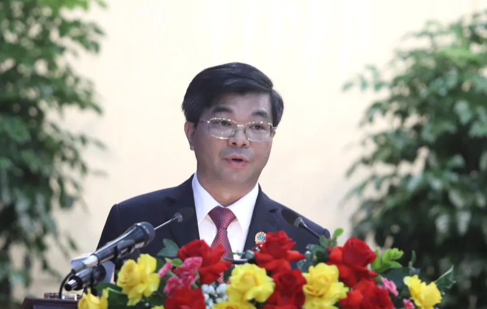 Ông Nguyễn Chí Công, Chánh án TAND TP Đà Nẵng trình bày báo cáo tại kỳ họp. Ảnh: PV to-tung-2.jpg