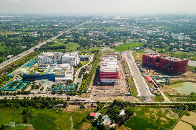 Cụm y tế Tân Kiên có diện tích 74 ha, gồm Bệnh viện Nhi Đồng (đã hoàn thành). Ảnh: Quỳnh Trần
