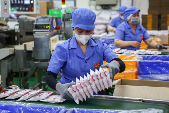 Công nhân sản xuất mì ăn liền tại Công ty cổ phần lương thực thực phẩm Colusa - Miliket ở TP Thủ Đức, tháng 3/2025. Ảnh: Quỳnh Trần