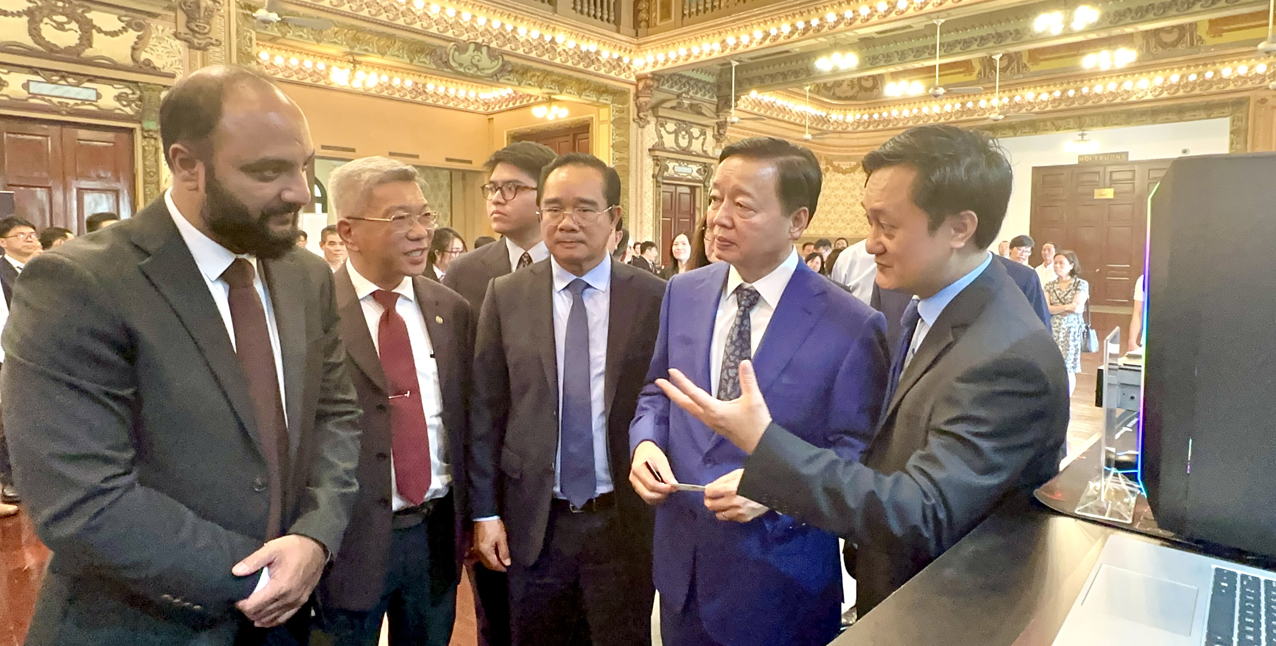 TP HCM và tập đoàn AMD ký kết hợp tác phát triển công nghệ cao và AI- Ảnh 1.