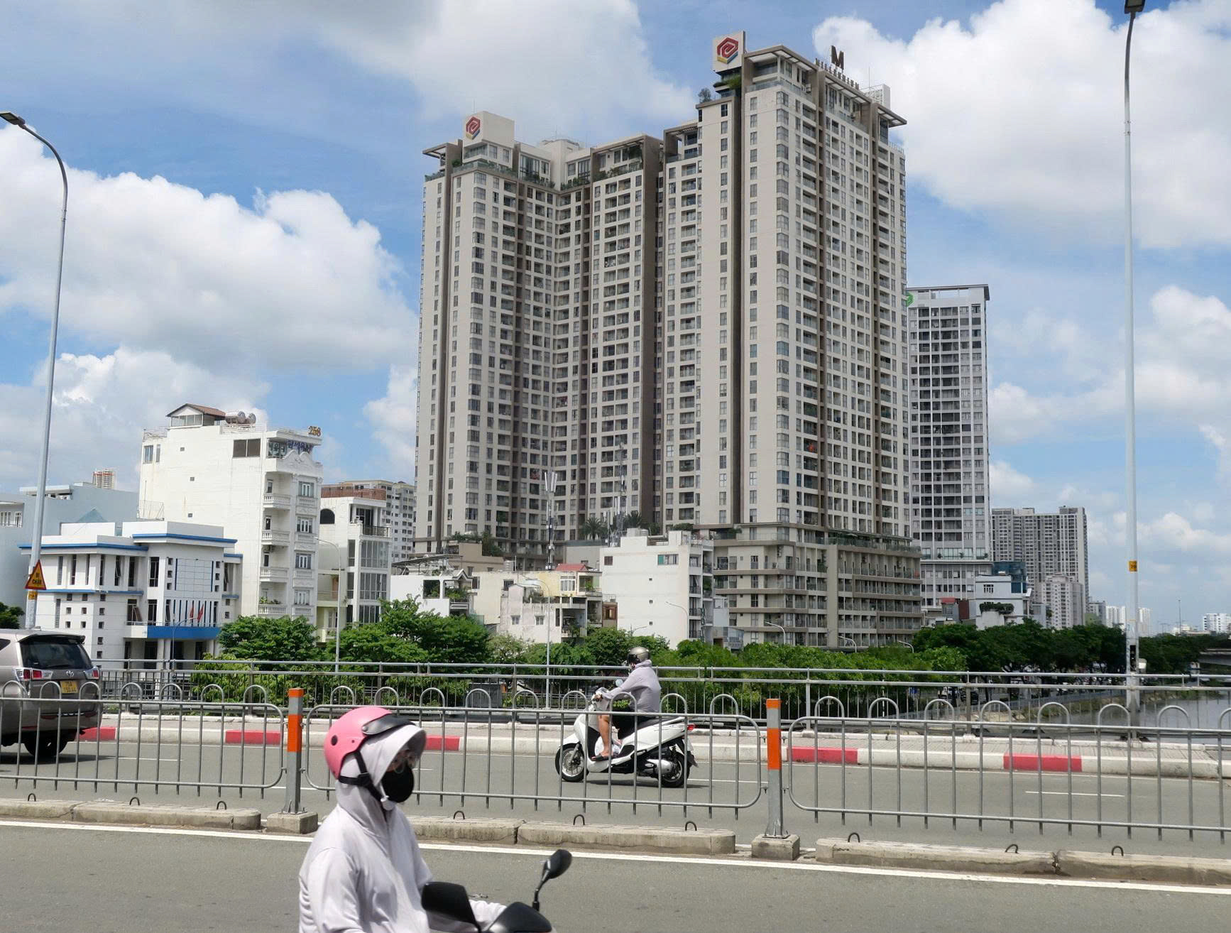 TP.HCM: Gỡ ngăn chặn, cấp sổ hồng cho dân chung cư Millennium 132 Bến Vân Đồn - Ảnh 1.