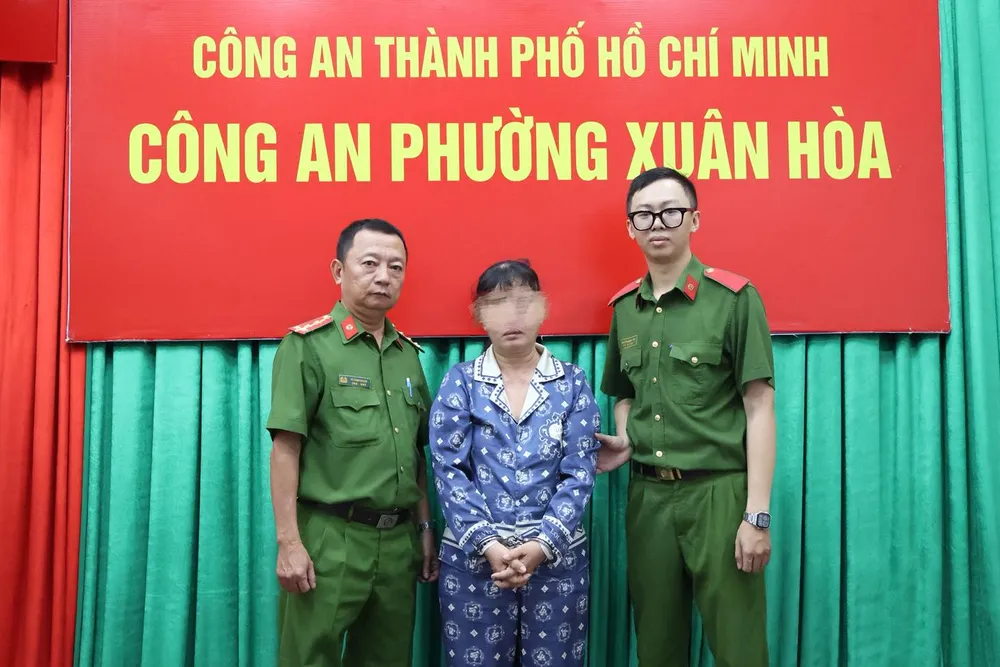 Công an tạm giữ, lấy lời khai với bà Hiền để làm rõ. Ảnh: CA tp-hcm-nu-giup-viec-trom-so-vang-hon-200-trieu-dong-roi-thach-thuc-cong-an (1).jpg