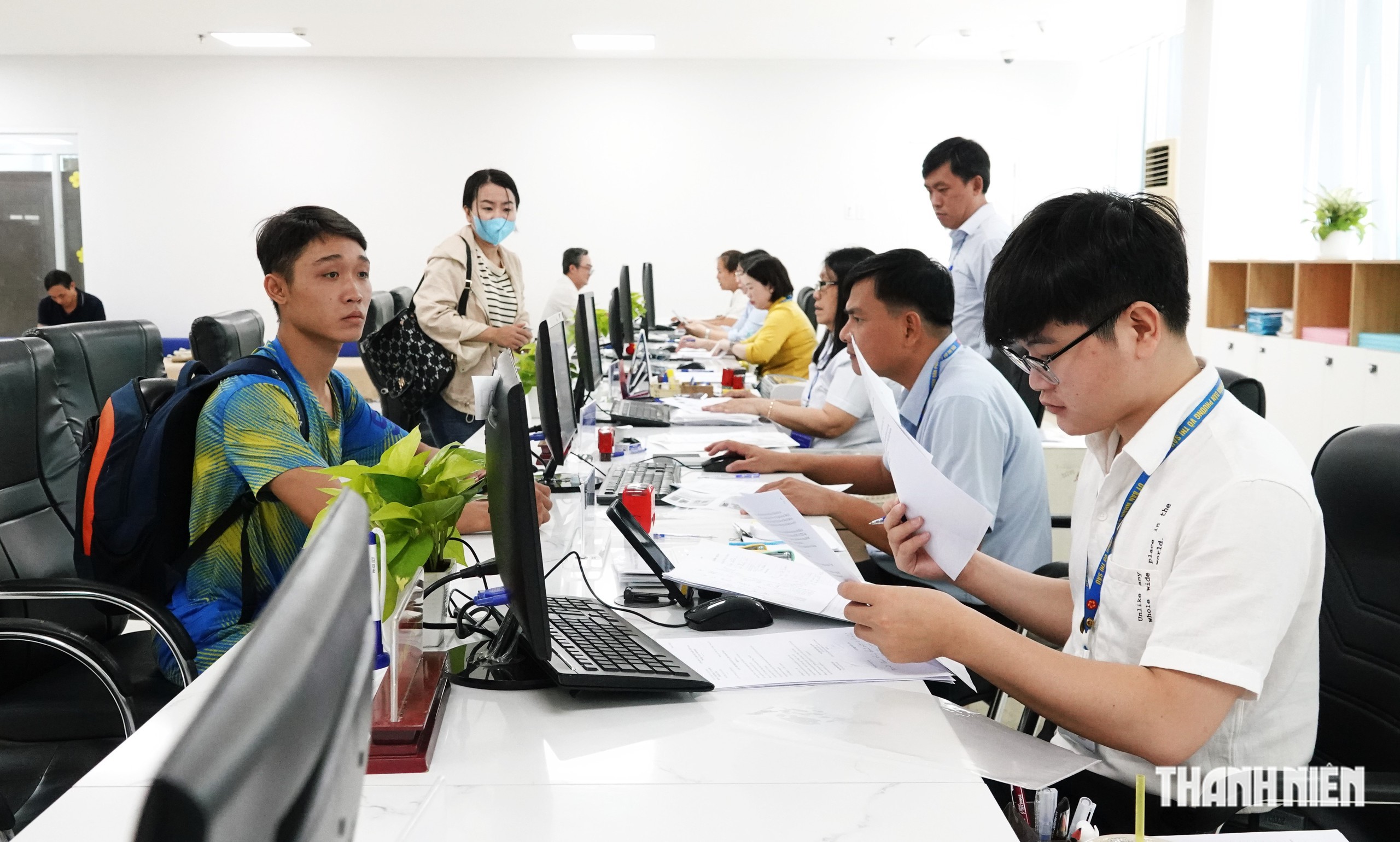 TP.HCM điều động công chức quy mô lớn 1 TP.HCM điều động công chức quy mô lớn - Ảnh 1.