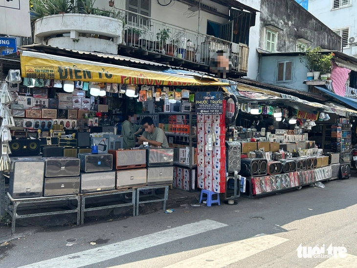 TP.HCM giảm hẳn tiếng ồn karaoke, người dân hoan nghênh 'được những ngày yên tĩnh' - Ảnh 1.
