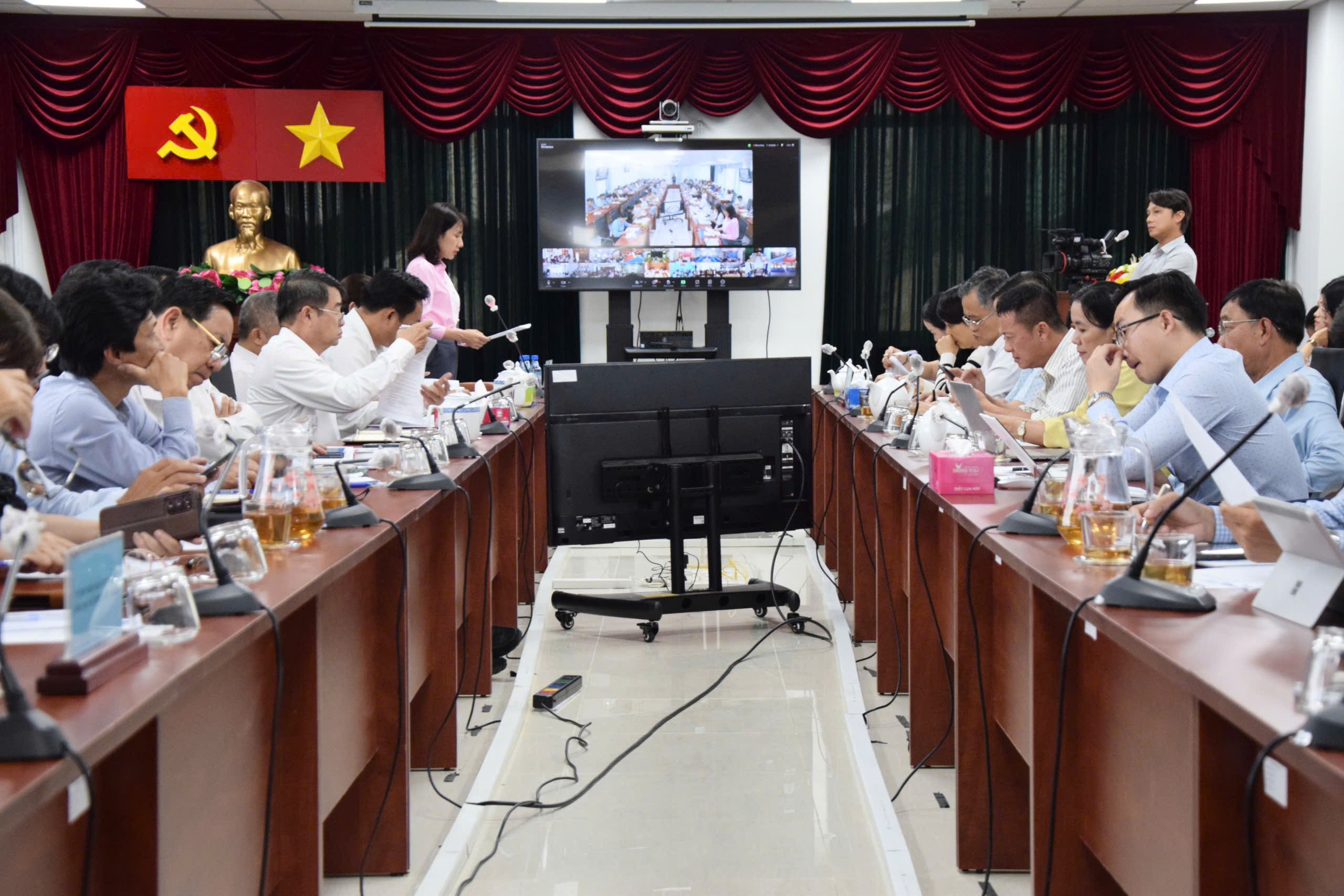 TP.HCM quyết tâm đi đầu trong sắp xếp hơn 1.000 biên chế dôi dư, triển khai năm 2026 1 sắp xếp - Ảnh 1.