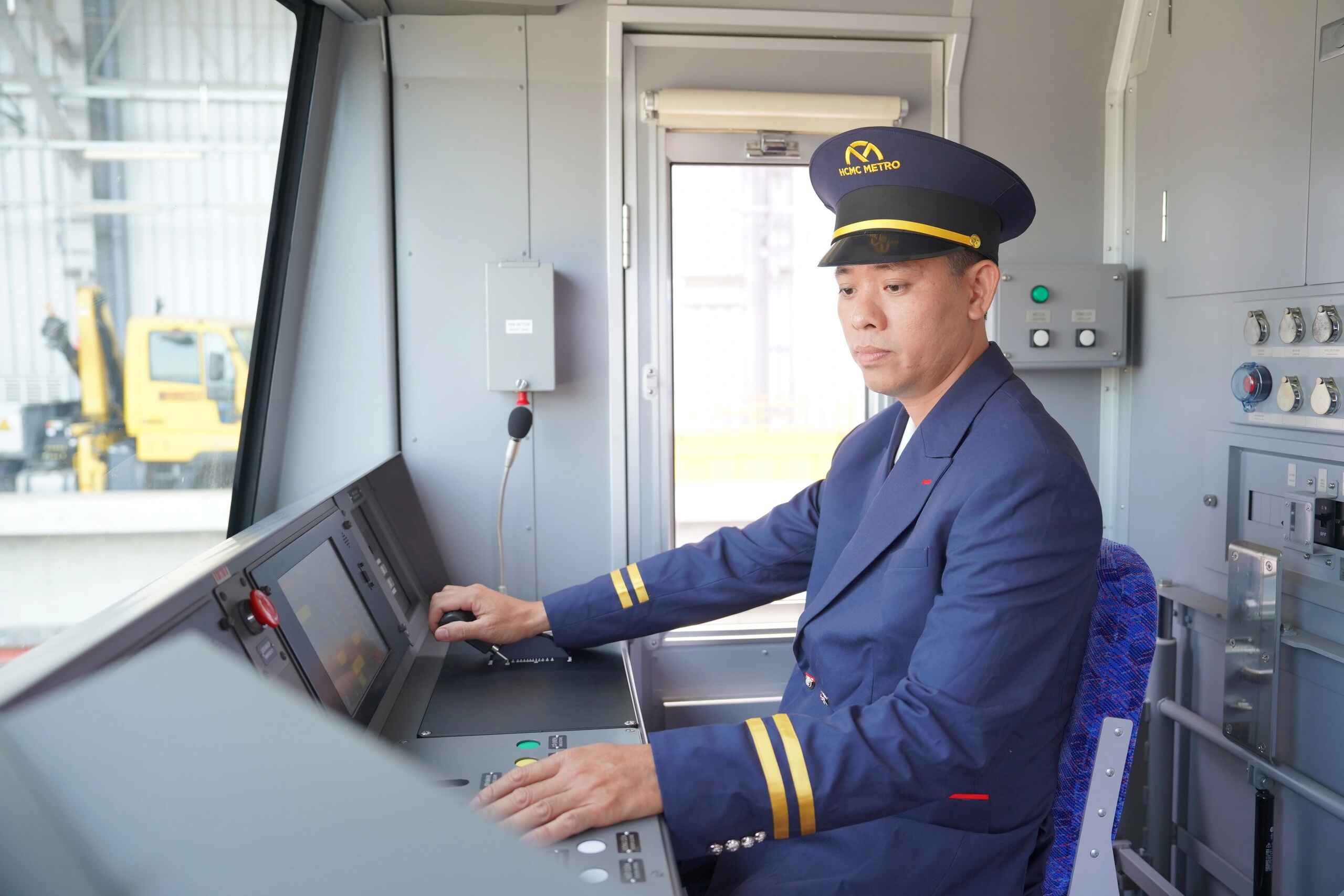 TP.HCM rốt ráo 'chạy' nhân sự cho metro- Ảnh 1.