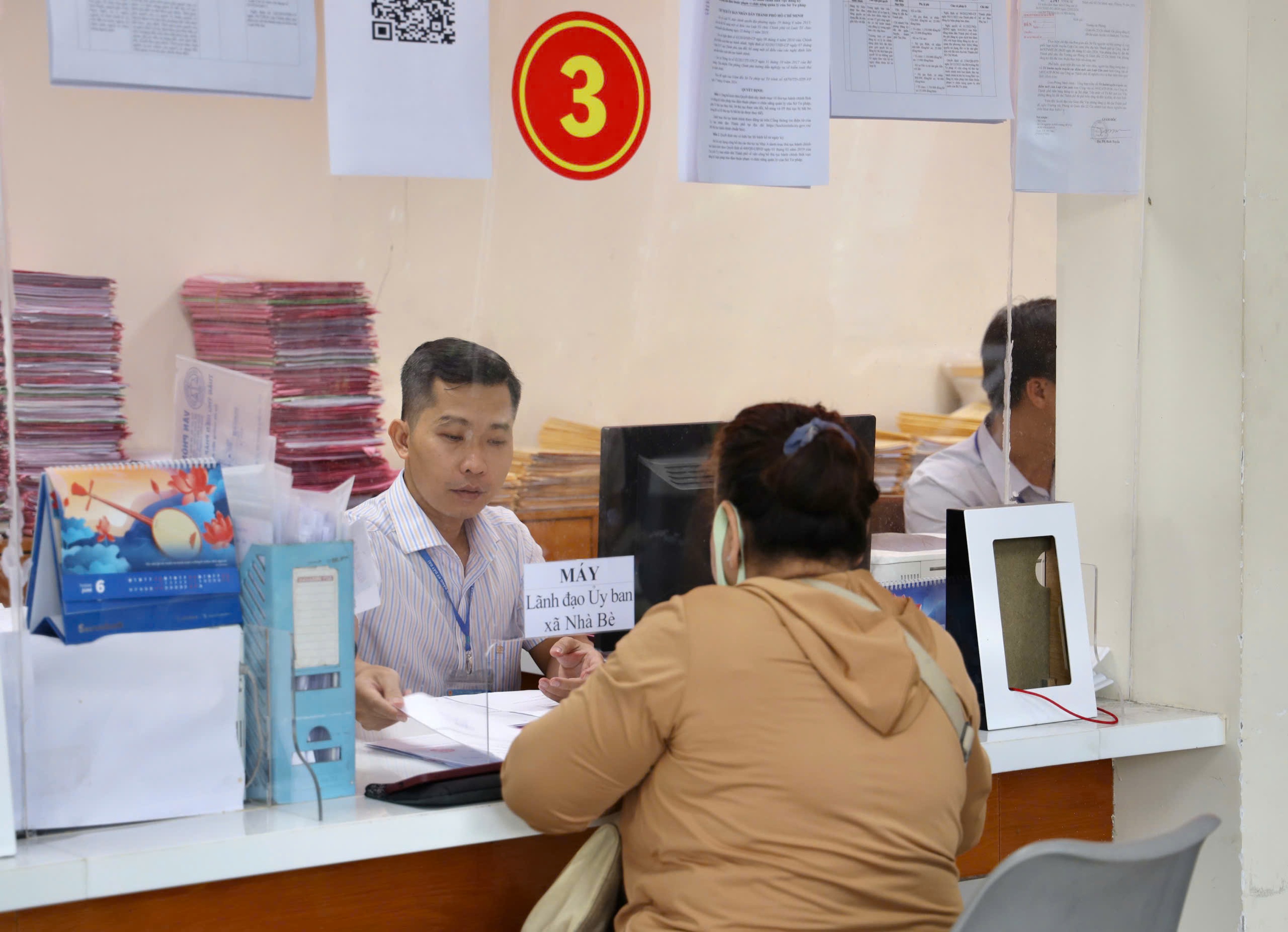 TPHCM sắp xếp 1.052 công chức thừa và 935 công chức thiếu  - Ảnh 2.