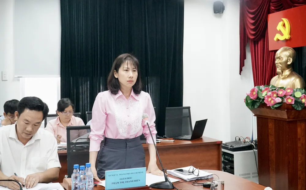 Bà Phạm Thị Thanh Hiền, Giám đốc Sở Nội vụ TP.HCM, phát biểu tại hội nghị. Ảnh: BẢO PHƯƠNG sap-xep-va-bo-tri-can-bo-3.JPG