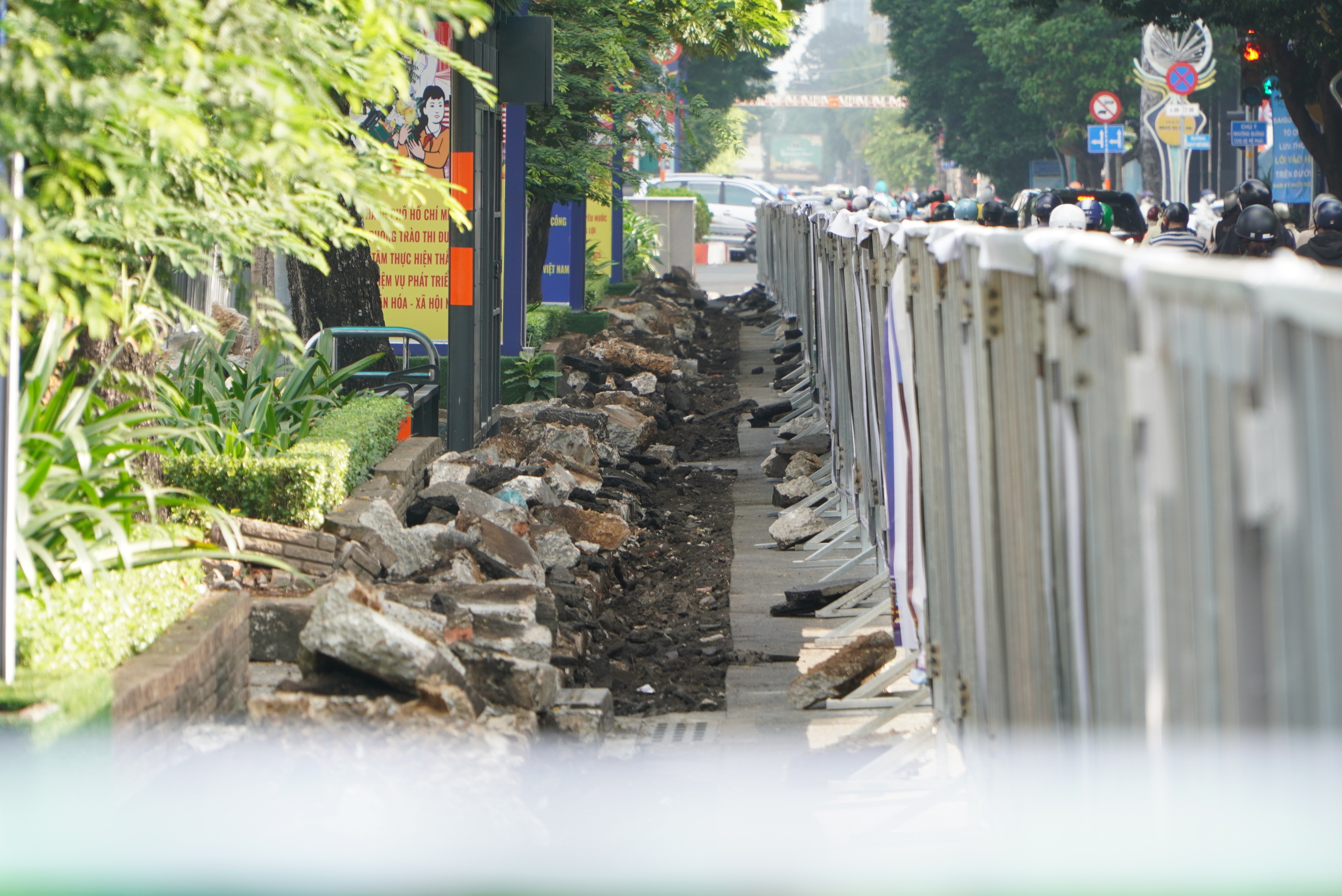 TPHCM siết khung giờ đào đường dịp cuối năm 2 TPHCM giới hạn khung giờ đào bới, sửa chữa mặt đường, vỉa hè dịp cuối năm - Ảnh 2.