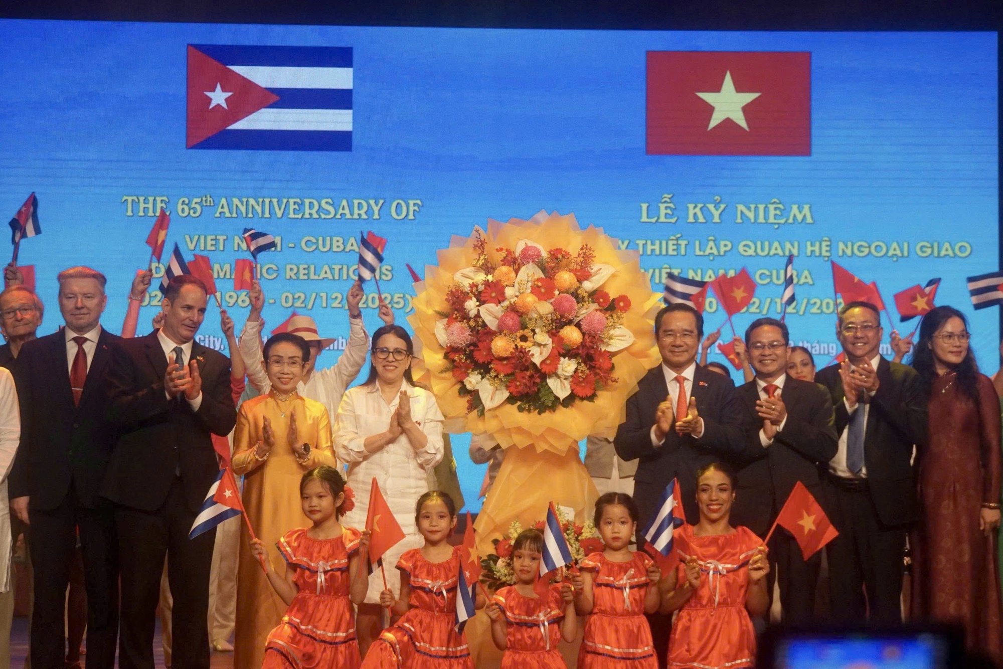 - Ảnh 1. - Ảnh 1.