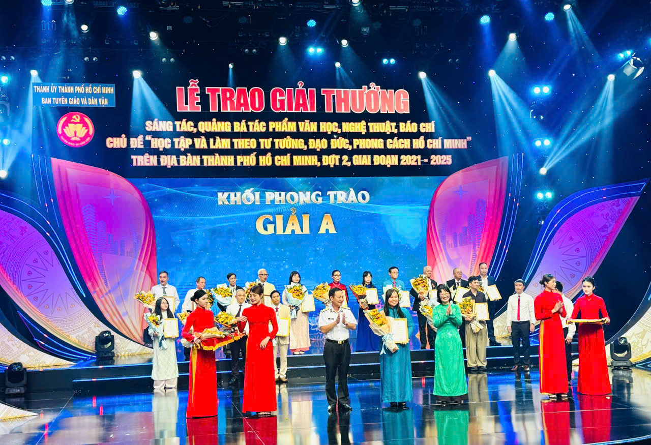 TP.HCM trao giải thưởng sáng tác, quảng bá tác phẩm văn học, nghệ thuật và báo chí- Ảnh 1.
