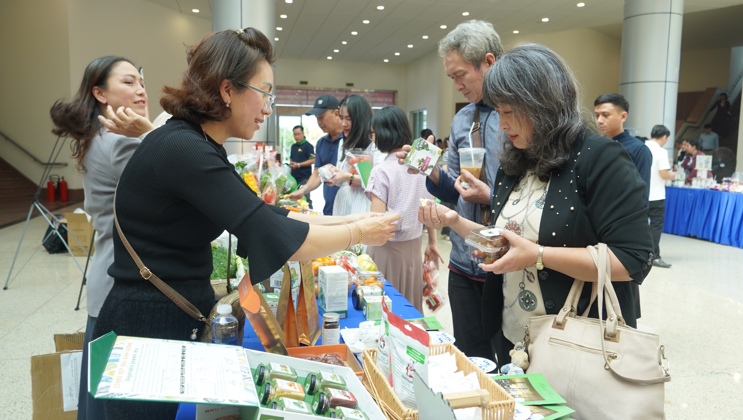 Ký kết tiêu thụ thực phẩm an toàn giữa 6 tỉnh, thành khu vực phía Nam - Ảnh 3.