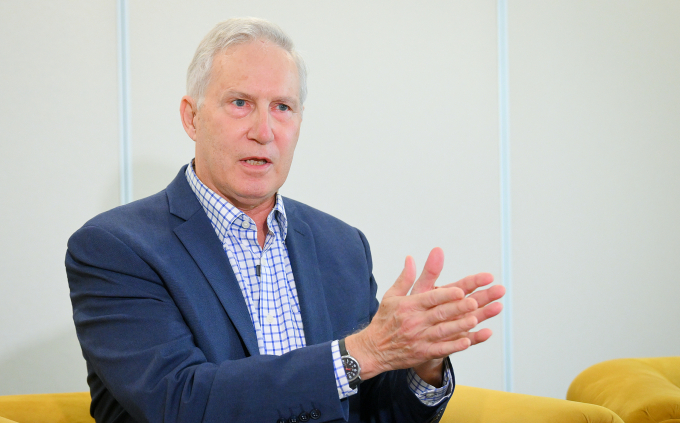 TS John Schiller chia sẻ về con đường đến với nghiên cứu tạo ra vaccine HPV. Ảnh: Loan Trần