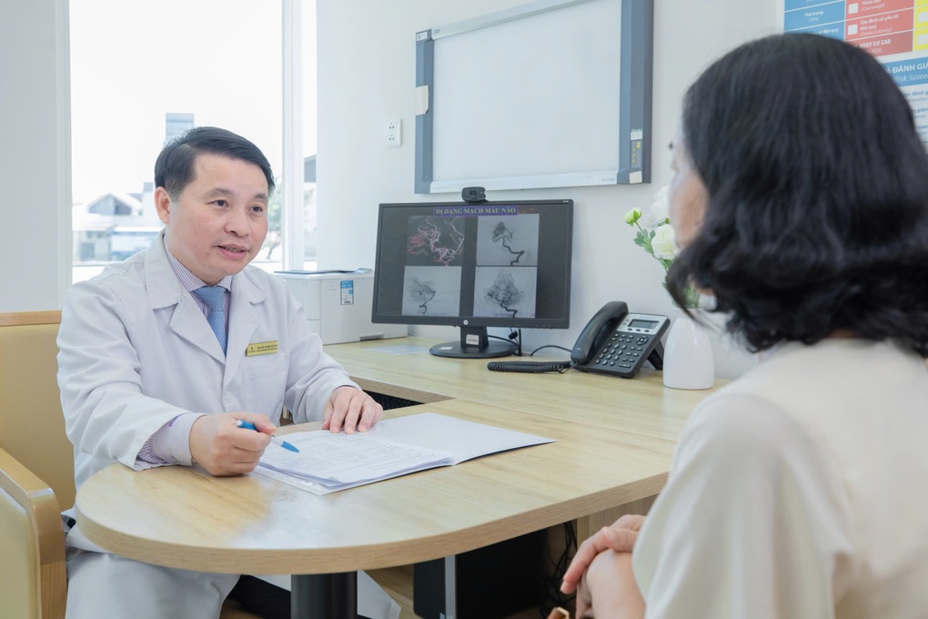 TS.BS Tôn Thất Trí Dũng: “Chạy nhanh hơn thời gian để cứu bệnh nhân đột quỵ” - 1