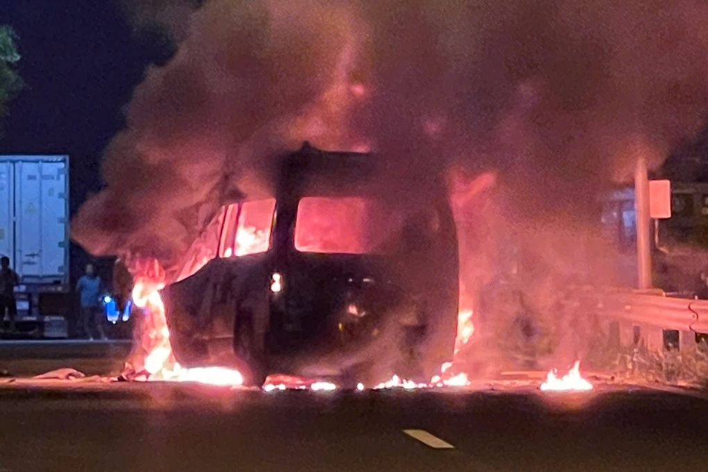 Tai nạn 3 người chết trên cao tốc: Lái xe đầu kéo có phải chịu trách nhiệm? - 1