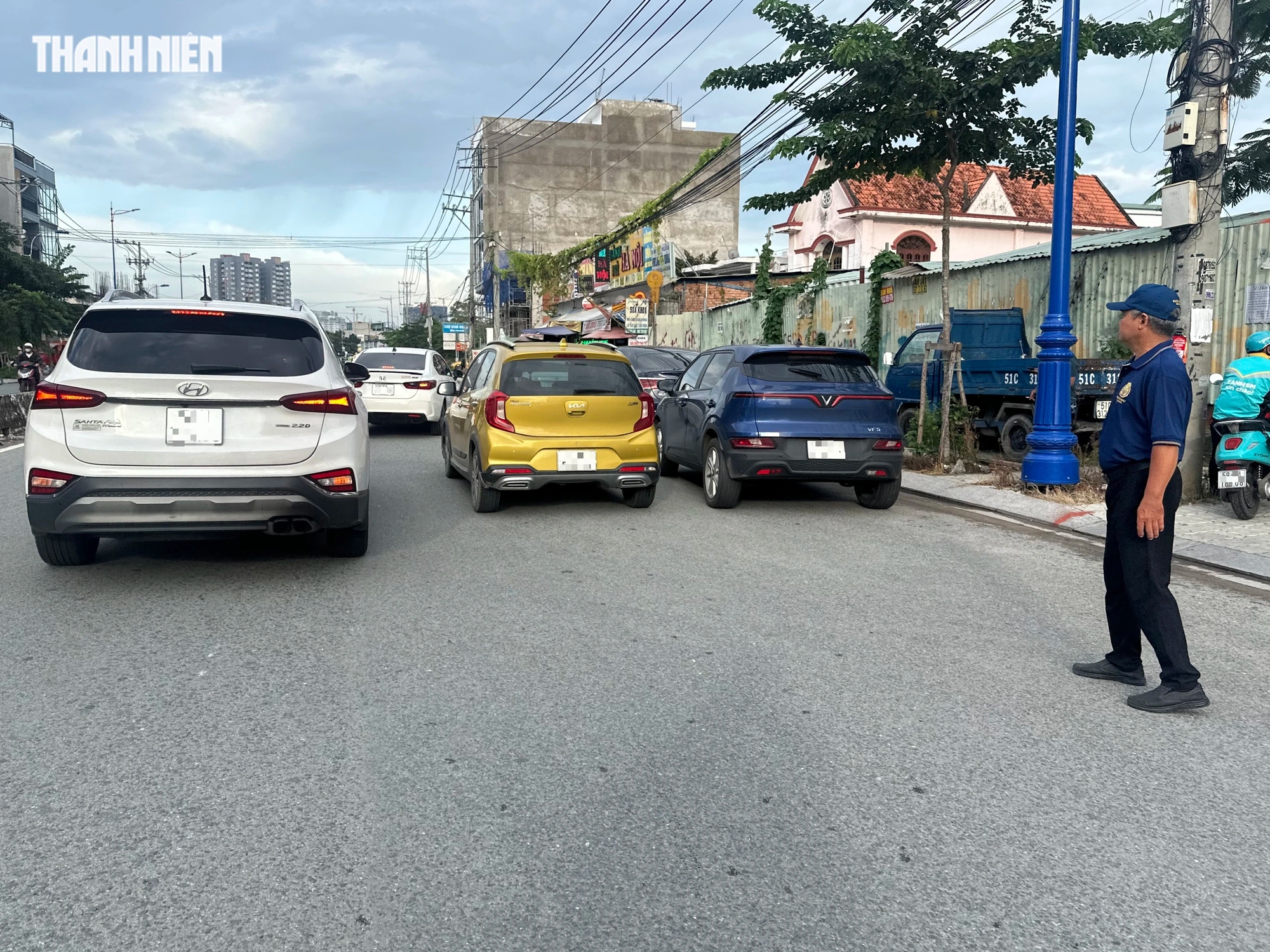 Tài xế dễ bị phạt nguội bởi camera AI khi dừng xe đón, trả khách - Ảnh 1. Dừng đón, trả khách thế nào để không bị camera phạt nguội AI ‘bắt’ lỗi? - Ảnh 1.