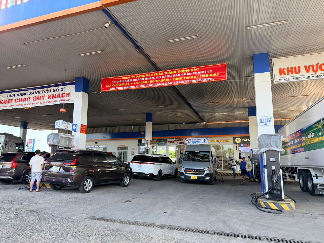 Tài xế lo lắng trước thông báo ngưng bán xăng dầu trên tuyến cao tốc TP.HCM - Long Thành - Dầu Giây - Ảnh 1.