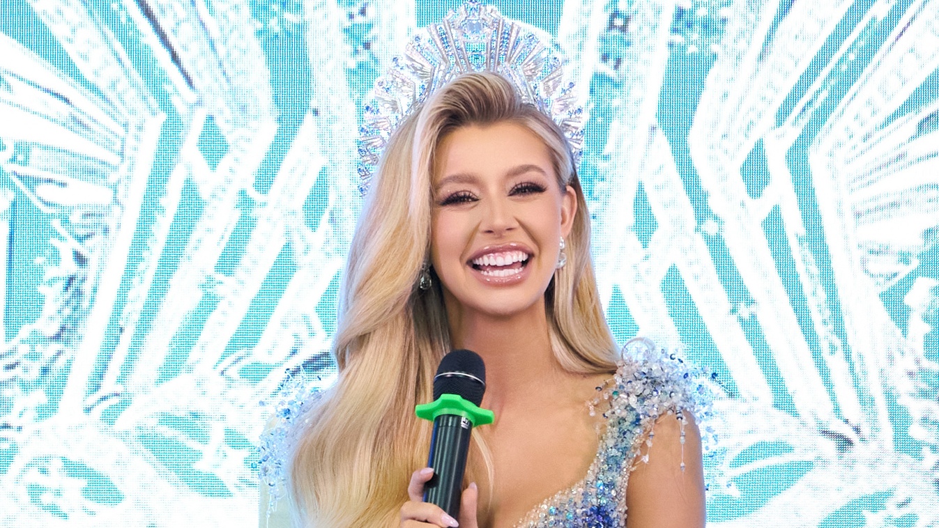 Miss Cosmo Yolina Lindquist ở hậu trường trang điểm