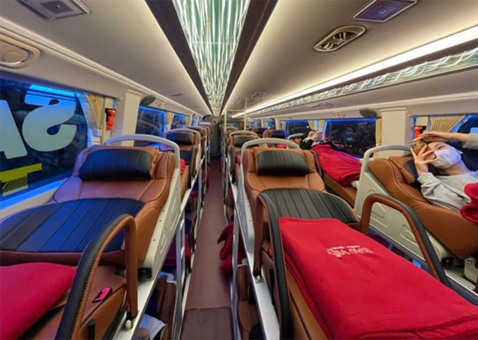 Tạp chí nước ngoài bày cách du lịch Việt Nam giá rẻ 1 Đi xe giường nằm ban đêm là cách tiết kiệm chi phí. Ảnh: Chinhphu.vn