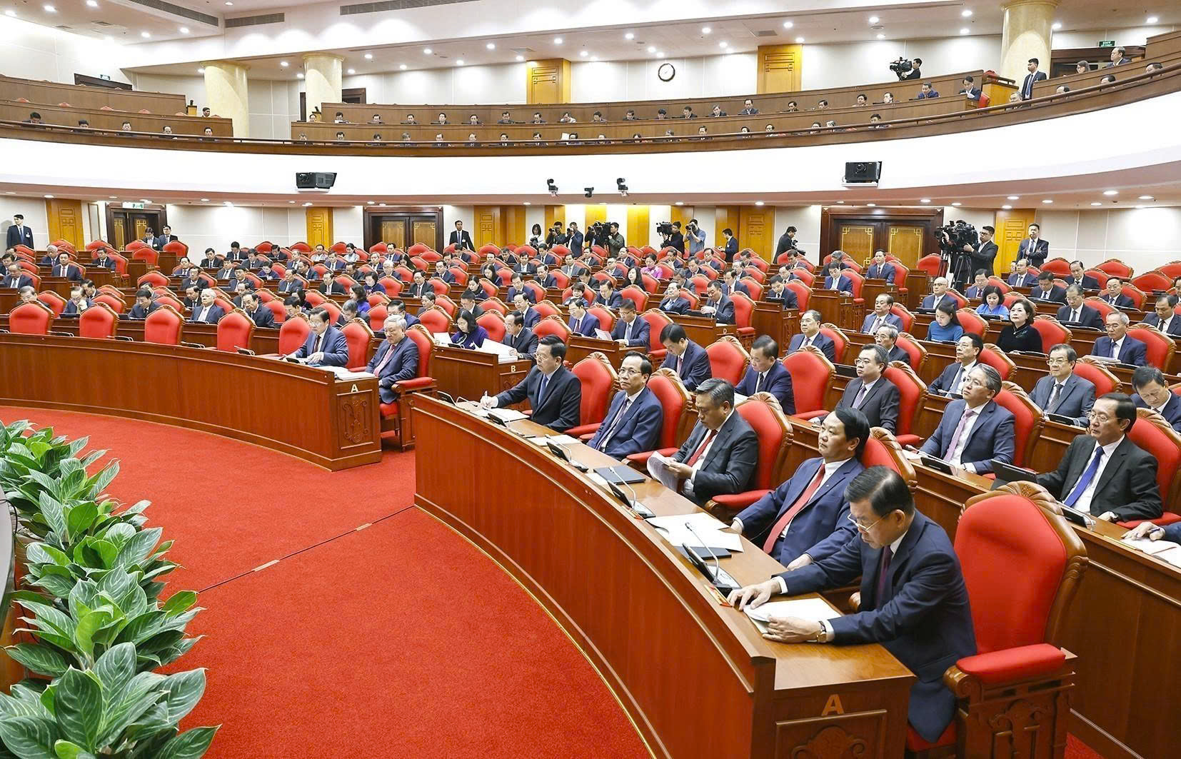 Tập trung giải quyết ba nội dung lớn, quan trọng - Ảnh 1.