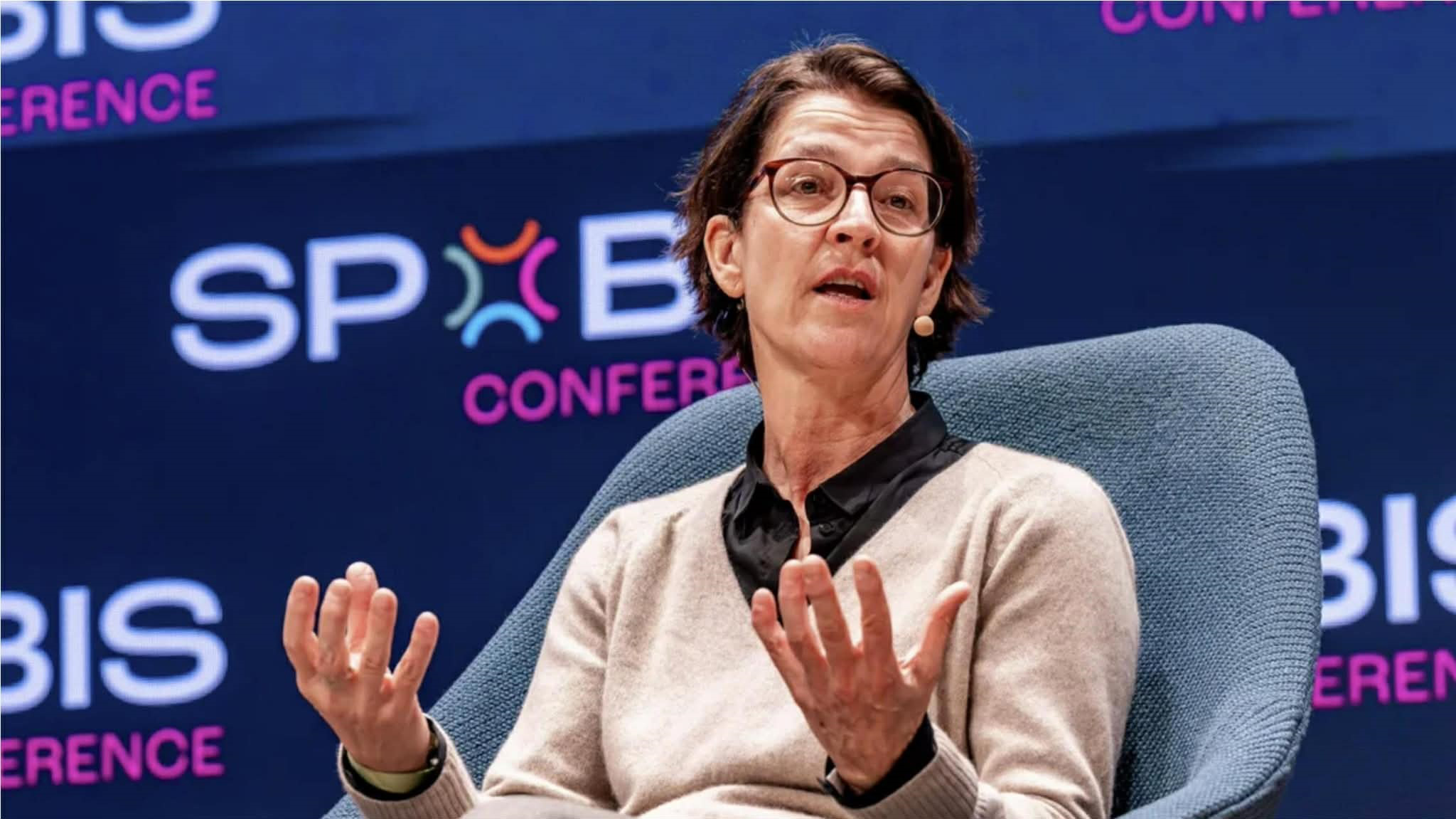 Người phụ nữ điều hành sân chơi của nam giới - Ảnh 1. Tatjana Haenni - Ảnh 1.