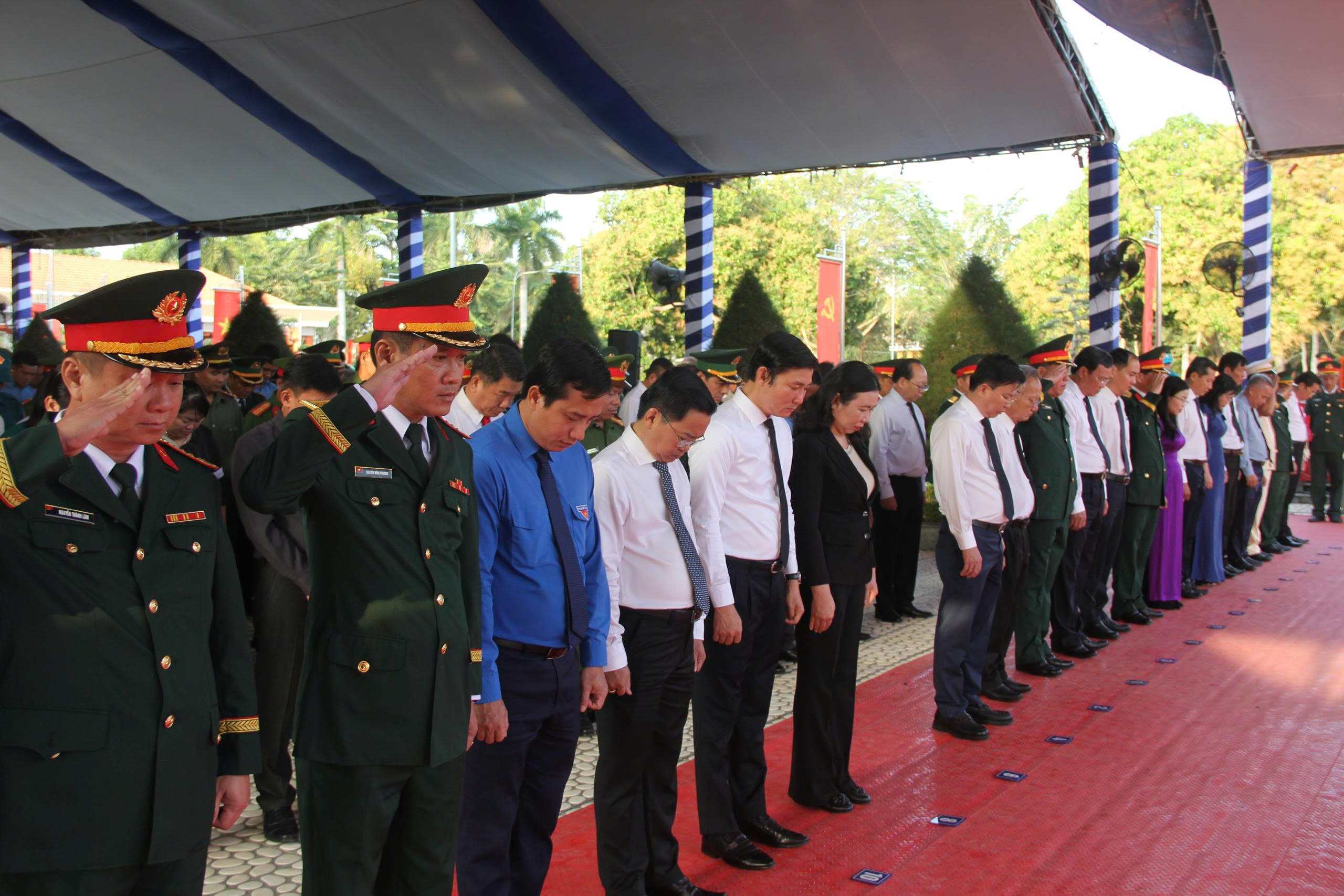 Tây Ninh tổ chức lễ truy điệu và an táng hài cốt liệt sĩ hy sinh tại Campuchia - Ảnh 1.