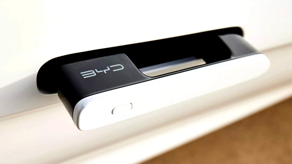 Tay nắm cửa ẩn bị cấm ở Trung Quốc: Cái giá của thẩm mỹ là sinh mạng? - 1