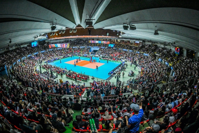 Khoảng 10.000 khán giả đã lấp đầy nhà thi đấu Huamark ở Bangkok trong trận Thái Lan thắng Việt Nam 3-2 ở chung kết bóng chuyền nữ SEA Games 33, vào ngày 15/12/2025. Ảnh: TVA