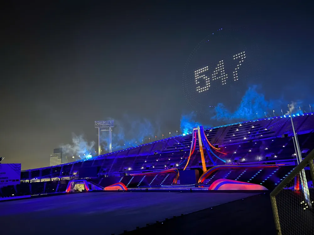 Màn trình diễn máy bay không người lái hiển thị nhầm số huy chương của SEA Games.... thai-lan-lai-pham-sai-lam-dang-tiec-ngay-trong-le-khai-mac-sea-games-33 (2).jpg