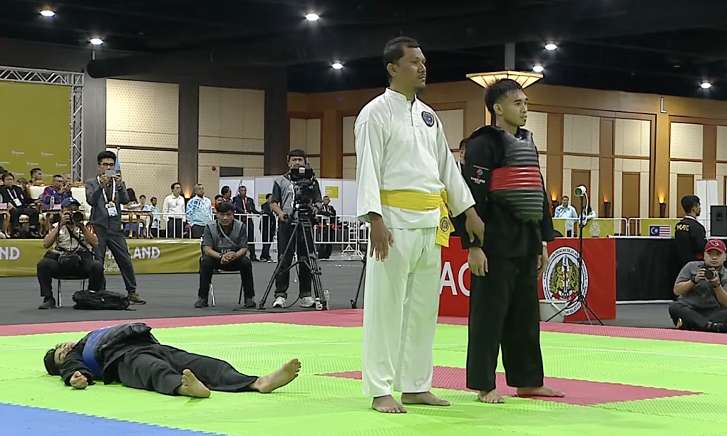 Thái Lan lý giải bất ngờ về VĐV Việt Nam nằm bất động, bị bỏ mặc trên sàn - 1