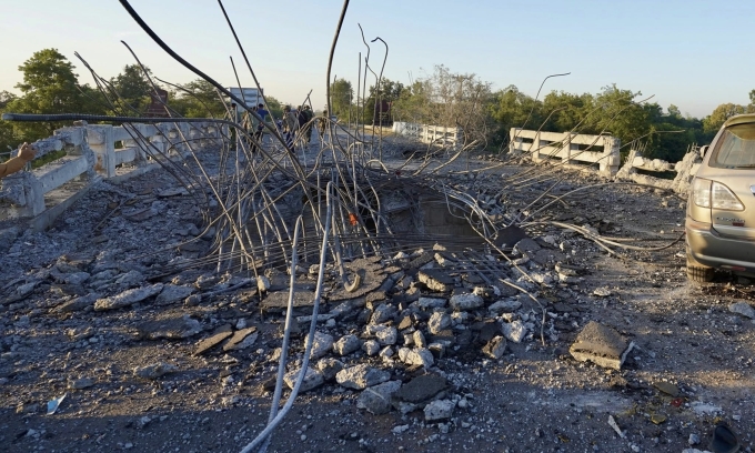 Cầu OChik nối tỉnh Oddar Meanchey và tỉnh Siem Reap của Campuchia phá hủy vào đêm 19/12. Ảnh: Cambodianess