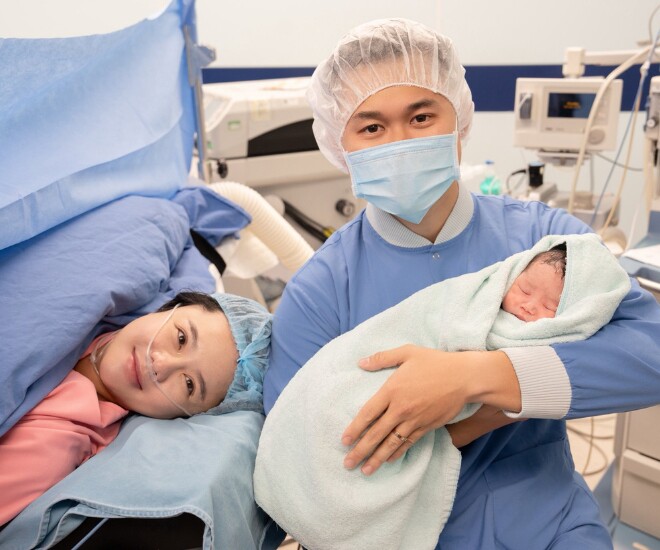 Thái Trinh sinh con đầu lòng sau 1 năm kết hôn, bật khóc nhìn "tiểu công chúa" nằm ngoan trong vòng tay bố 1 Thái Trinh hạ sinh con đầu lòng sau 1 năm làm đám cưới.