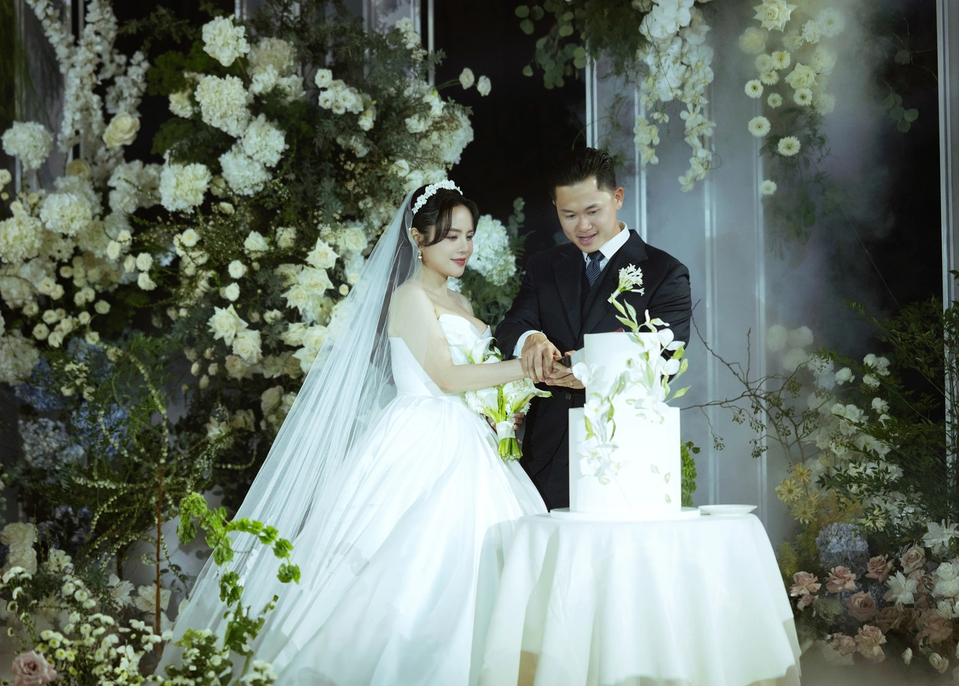 Thái Trinh sinh con đầu lòng sau 1 năm kết hôn, bật khóc nhìn "tiểu công chúa" nằm ngoan trong vòng tay bố 9 Thái Trinh và chồng doanh nhân tổ chức đám cưới hồi tháng 11/2024.